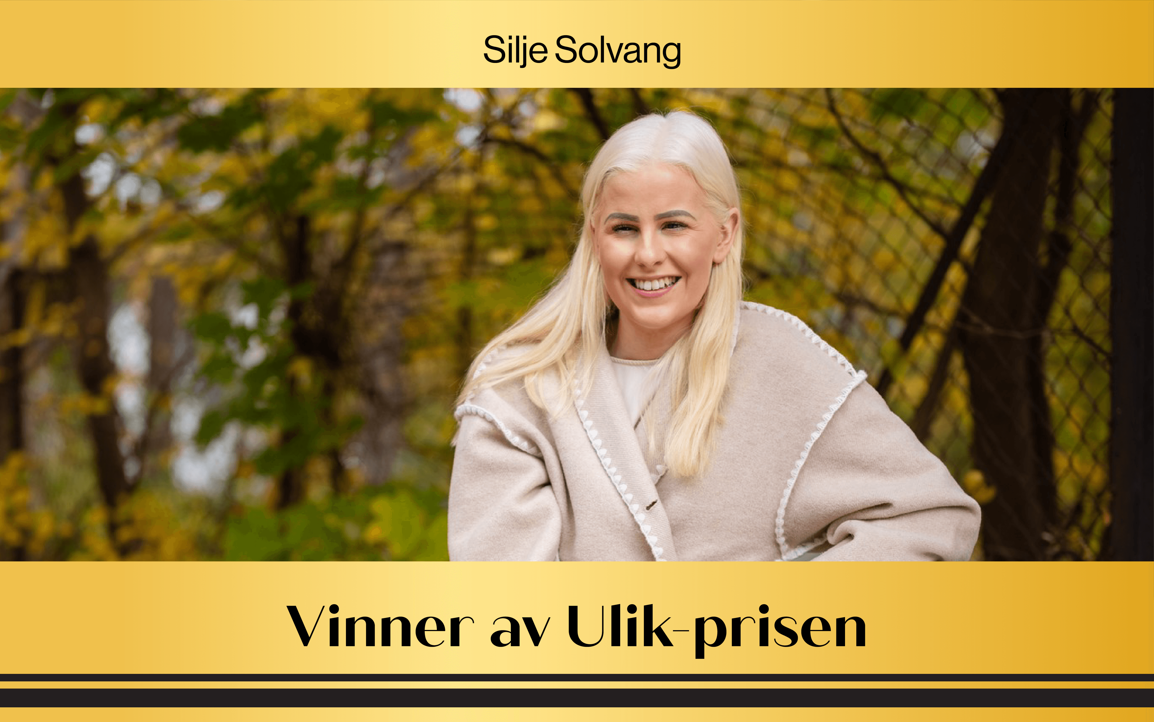 Silje Solvang vinner av Ulik-prisen. Silje smiler ute en høstdag.